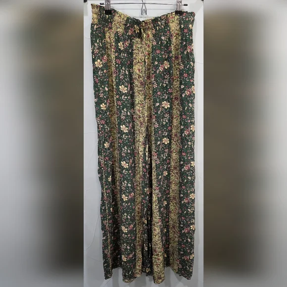 NWT Easel Brand Green Floral Wide-Leg Pants - Picture 2 of 6